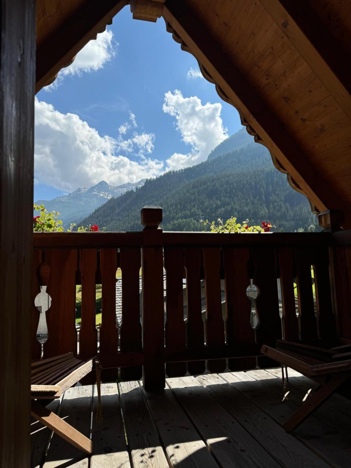 Chalet La Rugiada บอร์มิโอ ภายนอก รูปภาพ