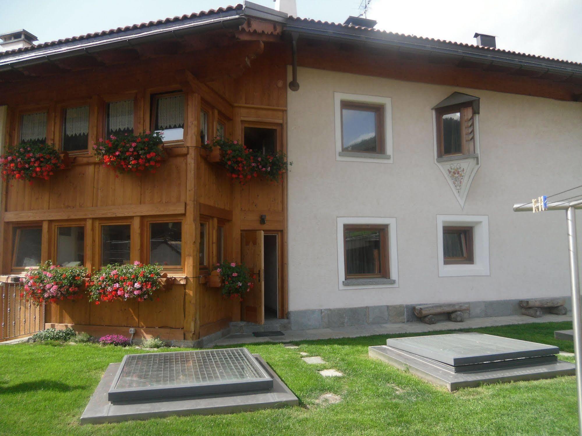 Chalet La Rugiada บอร์มิโอ ภายนอก รูปภาพ