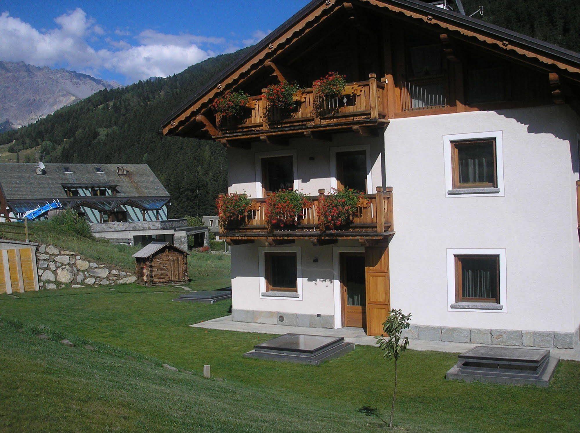 Chalet La Rugiada บอร์มิโอ ภายนอก รูปภาพ